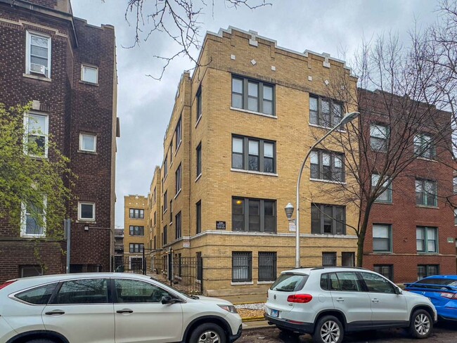 property at 837 W Cornelia Ave