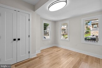 334 Maple Ave in Ambler, PA - Foto de edificio - Building Photo
