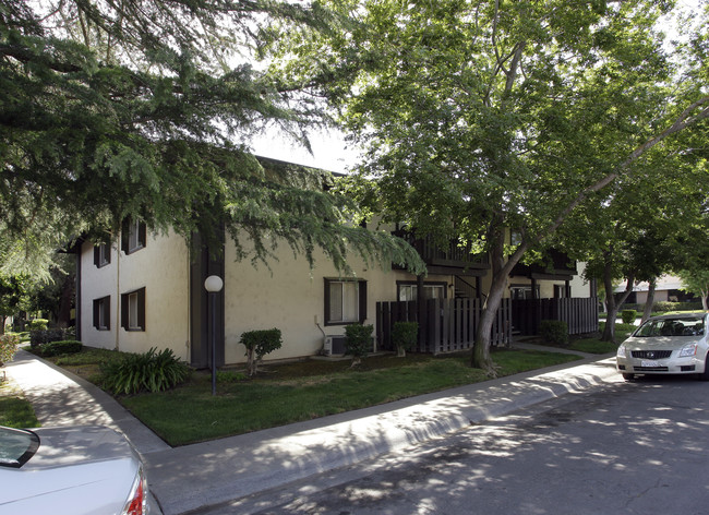 Courtwood Apartments in Woodland, CA - Building Photo - Building Photo