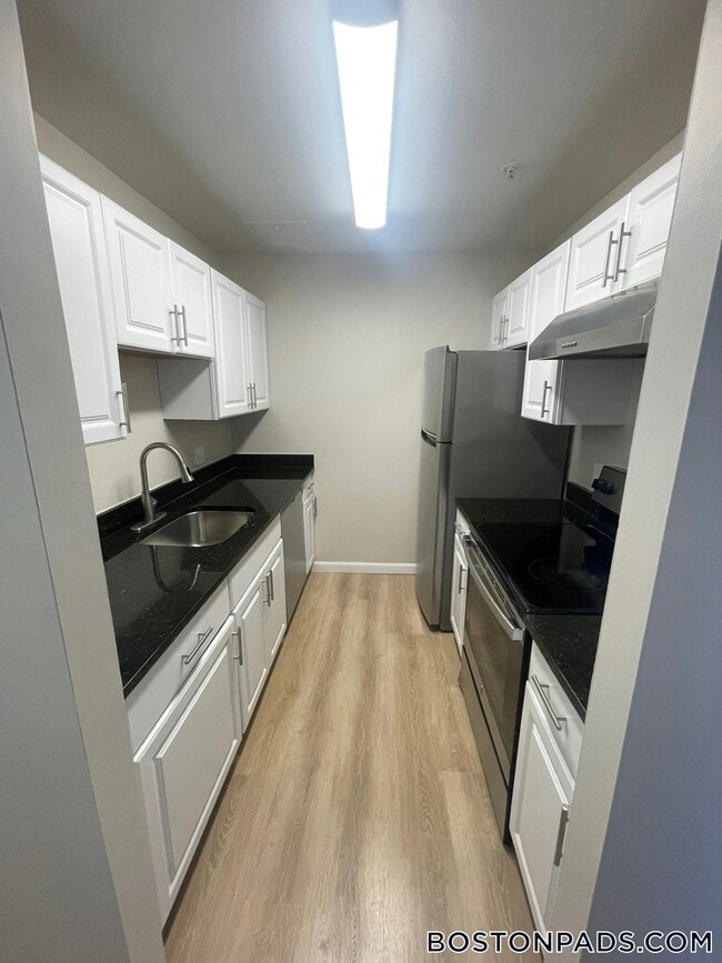 2 Weaver Street, Unit 401 in Fall River, MA - Building Photo - Building Photo