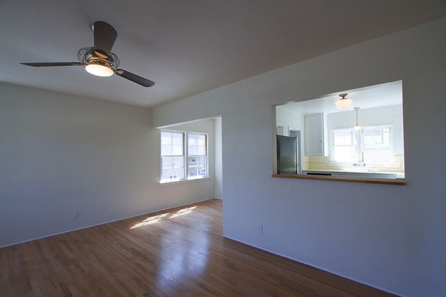 property at 819 E Edgeware Rd
