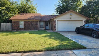 1702 Edgefield St in Killeen, TX - Building Photo