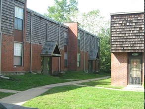 Woodbridge Apartments in Kansas City, MO - Building Photo - Building Photo