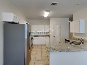 24827 Crescent Run in San Antonio, TX - Foto de edificio - Building Photo