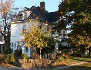 302 S Fourth St in Knoxville, IA - Building Photo - Building Photo