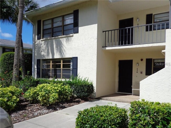 7070 Fairway Bend Ln in Sarasota, FL - Building Photo - Building Photo