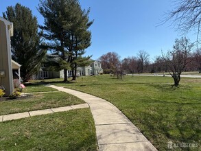 8 Pond View Dr in Plainsboro, NJ - Building Photo - Building Photo