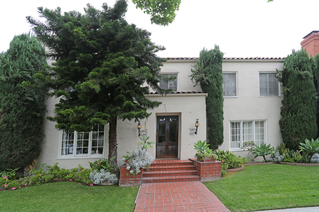 139 S Bedford Dr in Beverly Hills, CA - Building Photo