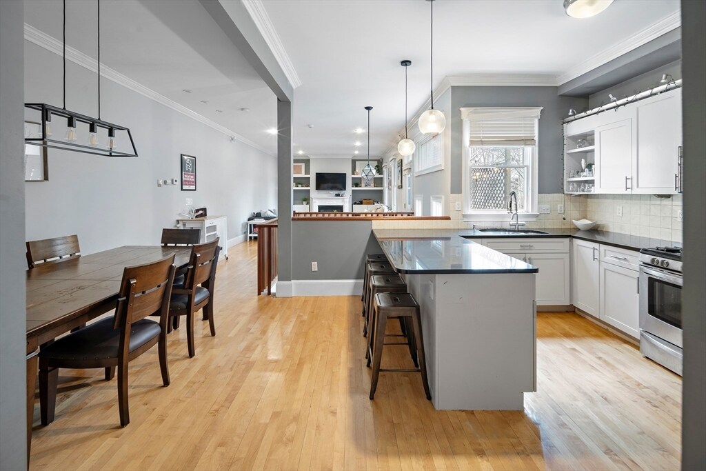 62 Gates St, Unit 1 in Boston, MA - Foto de edificio