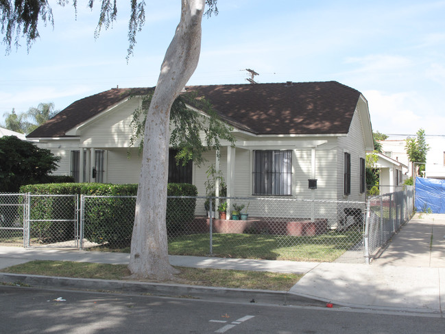 6909 Malabar St in Huntington Park, CA - Foto de edificio - Building Photo