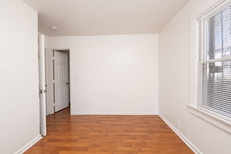 5424 S Van Ness Ave in Los Angeles, CA - Building Photo - Building Photo