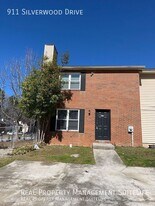 911 Silverwood Dr in Atlanta, GA - Building Photo