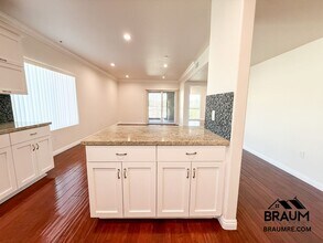 332 S Virgil Ave in Los Angeles, CA - Building Photo - Building Photo