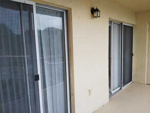 7630 Westwood Dr in Tamarac, FL - Building Photo - Building Photo