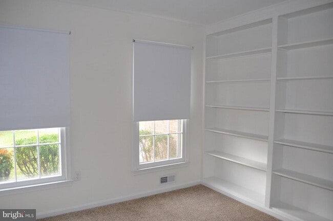 2109 Falling Creek Rd in Silver Spring, MD - Building Photo - Building Photo