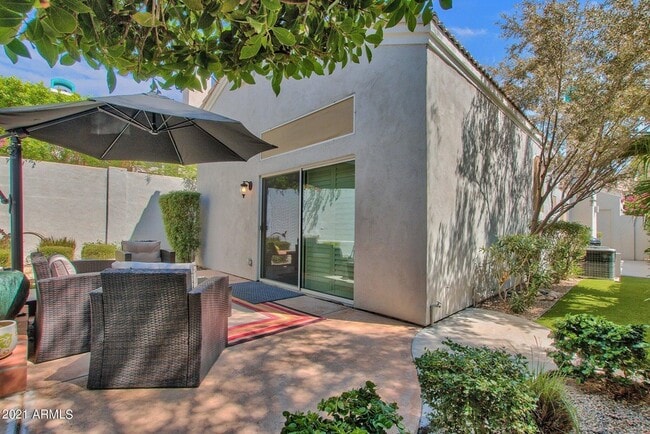 property at 1138 E Amberwood Dr