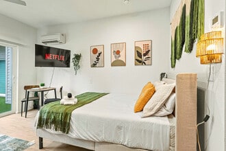 596 W 9th St in Dallas, TX - Building Photo - Building Photo