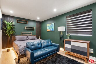1341 Mariposa Ave in Los Angeles, CA - Building Photo - Building Photo