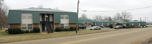 Rainbow Apartments in Senatobia, MS - Building Photo - Building Photo