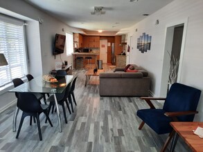 715 Hollywood Blvd in Hollywood, FL - Foto de edificio - Building Photo