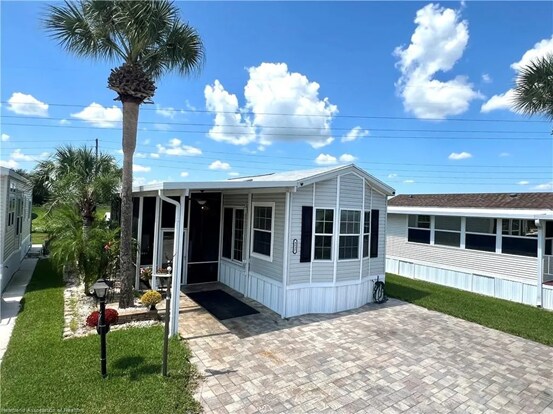 4637 W Palm Dr in Bowling Green, FL - Foto de edificio - Building Photo