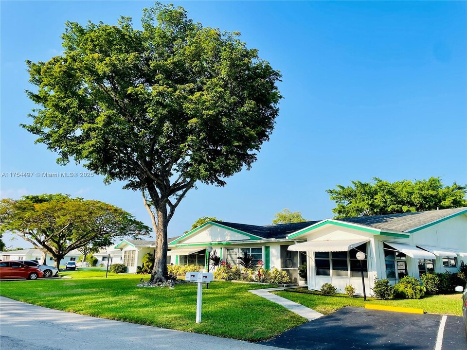 1082 NW 85th Terrace in Plantation, FL - Building Photo