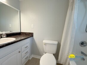 553 Lee Ave in Crestview, FL - Foto de edificio - Building Photo