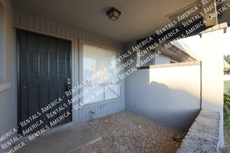 9029 W Elm St, Unit 8 in Phoenix, AZ - Building Photo - Building Photo