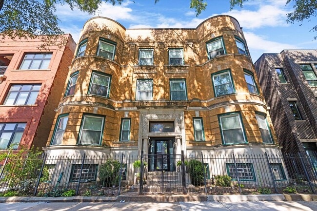 property at 4404 S Prairie Ave