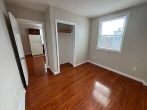 32 Cottage St, Unit 5 in Boston, MA - Foto de edificio - Building Photo