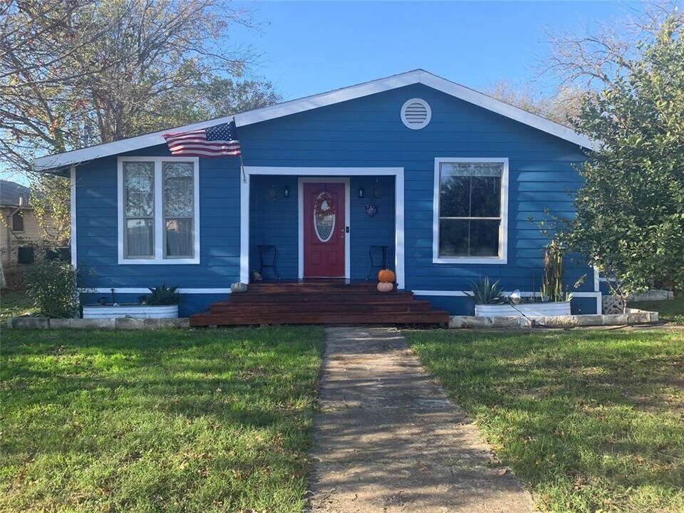 1259 Broadway Dr in New Braunfels, TX - Building Photo