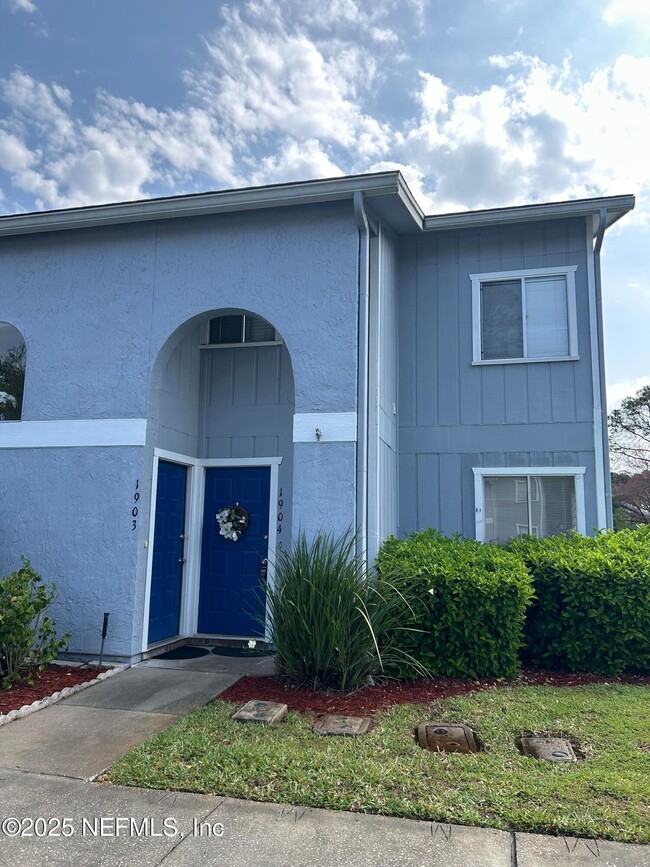3270 Ricky Dr in Jacksonville, FL - Foto de edificio - Building Photo
