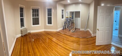 42 Lucerne St in Boston, MA - Foto de edificio - Building Photo