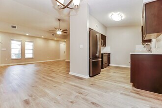 1828 Craven Dr in Seffner, FL - Foto de edificio - Building Photo