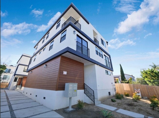 property at 1856 Redondo Blvd