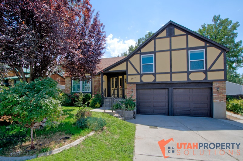 1048 Pineridge Rd in Sandy, UT - Building Photo