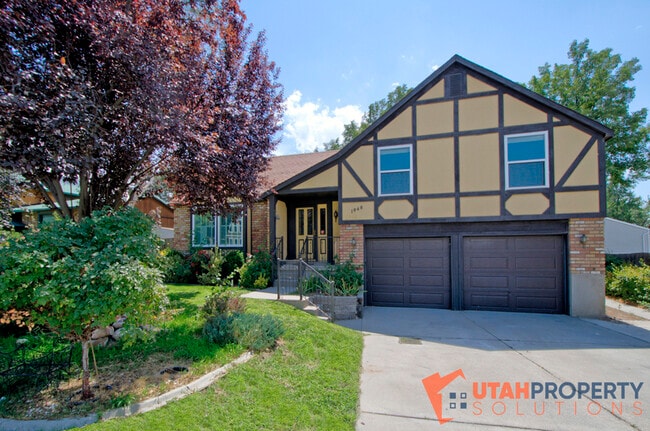 property at 1048 Pineridge Rd
