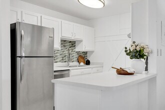 13087 W Cedar Dr, Unit 326 in Lakewood, CO - Building Photo - Building Photo