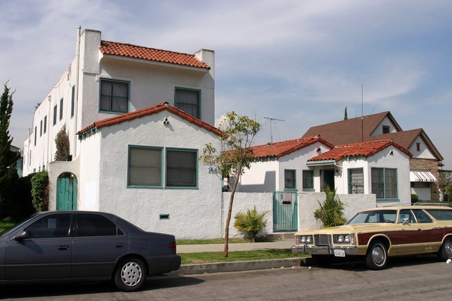 1445 Warren Ave in Long Beach, CA - Foto de edificio - Building Photo