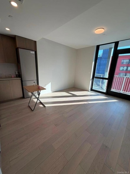 131-02B 40th Rd, Unit 7R in Queens, NY - Foto de edificio - Building Photo