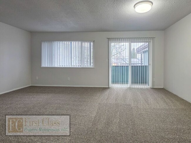 12345 SW Hall Blvd in Portland, OR - Building Photo - Building Photo