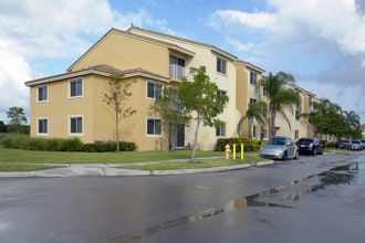 Ernie Martin Villas in Miami, FL - Foto de edificio - Building Photo
