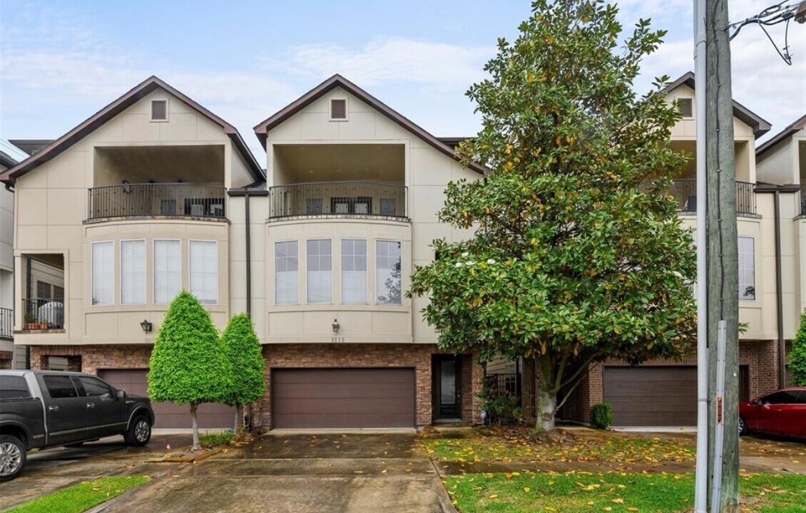 1215 Roberts St in Houston, TX - Building Photo