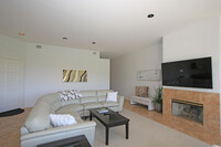 15 Pine Valley Dr in Rancho Mirage, CA - Foto de edificio - Building Photo