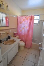 3400 SW 17th St-Unit -3400 in Miami, FL - Foto de edificio - Building Photo