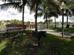 2457 Centergate Dr in Miramar, FL - Building Photo - Building Photo
