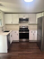 631 Woodland Ave SE, Unit 3 in Atlanta, GA - Building Photo
