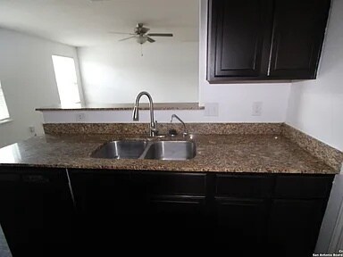 6135 Lakefront in San Antonio, TX - Building Photo - Building Photo