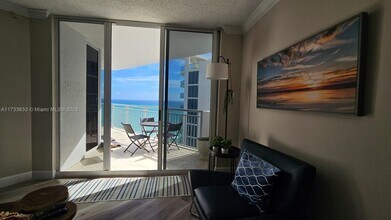 17375 Collins Ave in North Miami Beach, FL - Building Photo - Building Photo
