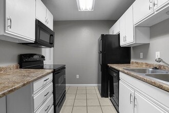 8901 N Swan Cir in Brentwood, MO - Building Photo - Building Photo